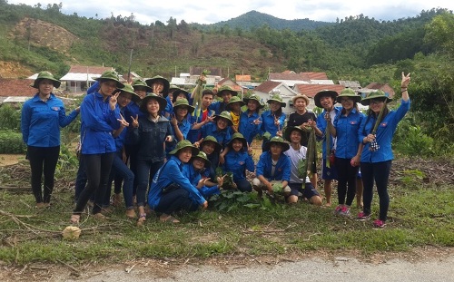 Nhiết huyết sinh viên HTU bắt đầu nảy nở trên đất Hương Điền